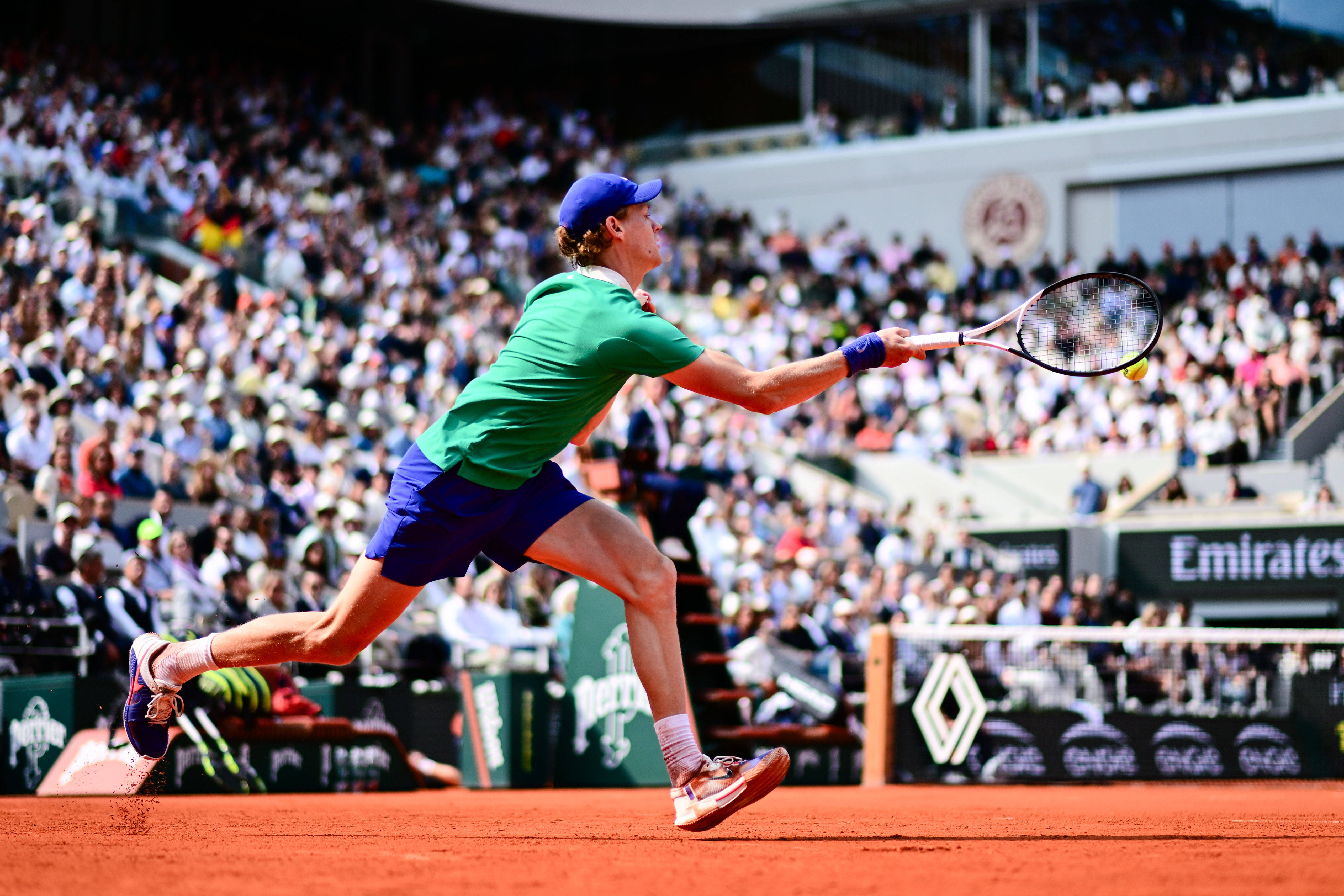 包含西班牙网球队力克美国网球队，阿尔卡拉斯关键制胜的词条