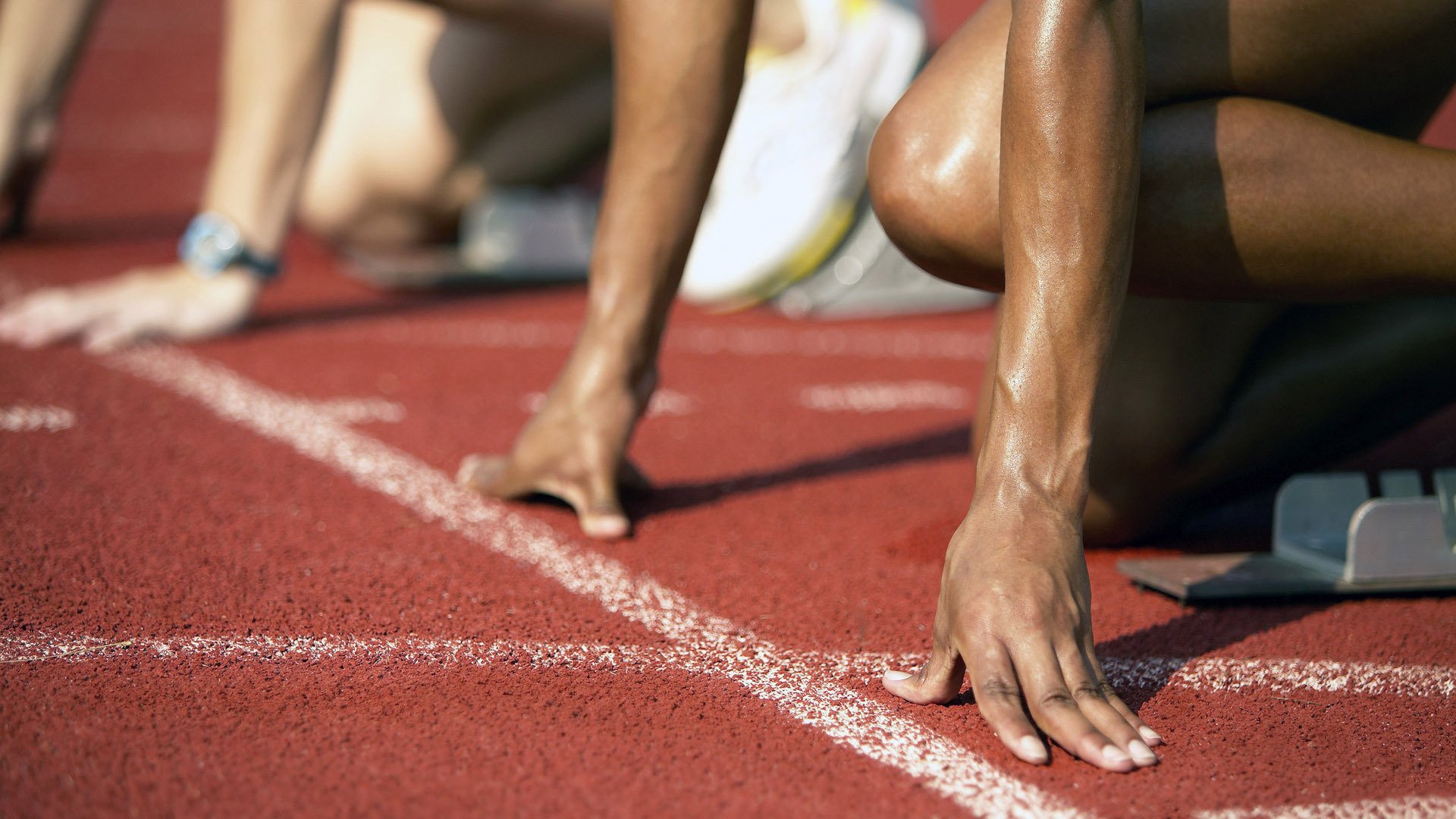 赛道与国界，F1街道赛上的阿尔及利亚与尼日利亚争冠隐喻